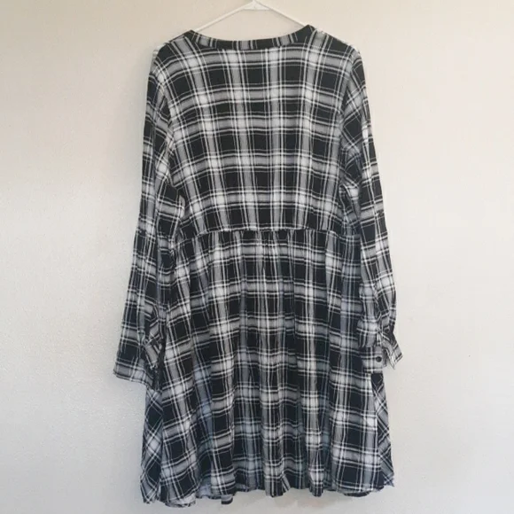 Torrid Black And White Plaid Challis Shirtdress - Picture 10 of 15